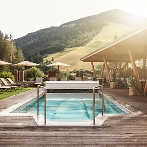 hotel-sonnegg.saalbachhinterglemmhotels.com/