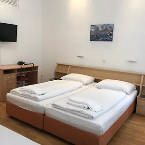 2* Pensión Vera